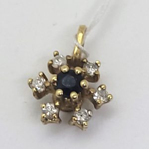 Handmade 14 Carat yellow Gold Magen David Diamonds Sapphire set with 6 diamonds and a blue Sapphire forming a Magen David star pendant.