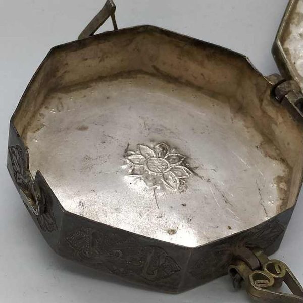 Vintage silver amulet case octagon shape used for carry on Muslim body as protective blessings once they are travelling 8.1 cm X 1.8 cm X 1.5 cm.