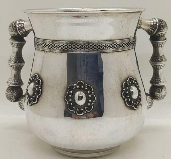 Natla Washing Hands Mug handmade. Handmade sterling silver Natla washing hands mug with Yemenite filigree designs. Dimension diameter 10 cm X 12 cm.