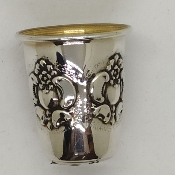 Sterling Silver Mini Wine Cup handmade. Handmade sterling silver liquor cup with embossed design. Dimension diameter 4 cm X 4.8 cm .