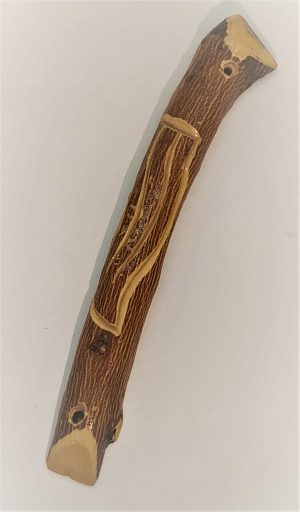 Mezuzah Wood Ethrog.Handmade natural Ethrog wood Mezuzah with hand carved Shin. Dimension 2.6 X 1.7 cm X 18 cm approximately.