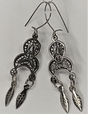 Sterling Silver Earrings Yemenite Filigree Fishes Handmade .Yemenite jeweler made this Yemenite filigree earrings crescent shape with dangling fishes.