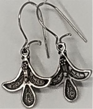 Yemenite jeweler made this earrings Yemenite filigree Pagoda. I can change the hook to screw finding for non pierced ears by request.