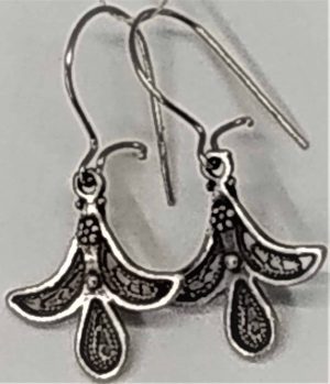 Sterling Silver Earrings Yemenite Filigree 3 Leafs Handmade . Yemenite jeweler made this Yemenite filigree earrings 3 leafs shape.
