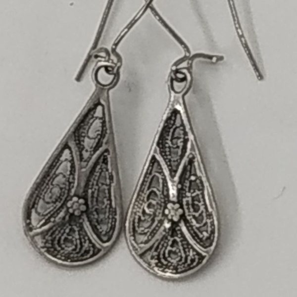 Yemenite jeweler made this sterling silver earrings tear drop Yemenite filigree tear drop shape. Dimension heart 2 cm X 1  cm approximately.