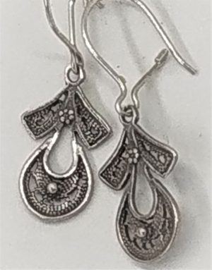 Yemenite jeweler made this earrings Yemenite filigree Pagoda. I can change the hook to screw finding for non pierced ears by request.