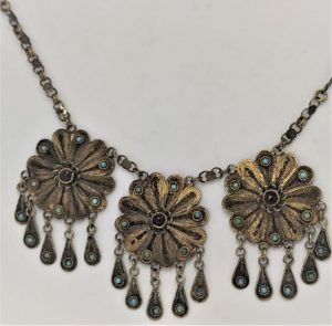 Yemenite jeweler has made this very fine sterling silver Yemenite filigree Vintage Daisy Flowers Necklace  handmade in early 1950's.