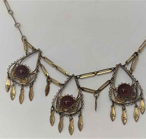 Vintage Yemenite filigree handmade in early 1950's. It has dipped the Necklace Silver Filigree Agate in 24 carat gold plating and set with Agate stones.