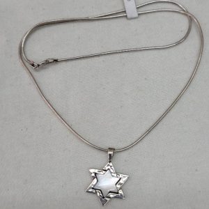 The jeweler has set in the star of David Magen David Mother ofPearl a mother of pearl in center of star 2.4 cm X  1.6 cm X 0.35 cm.