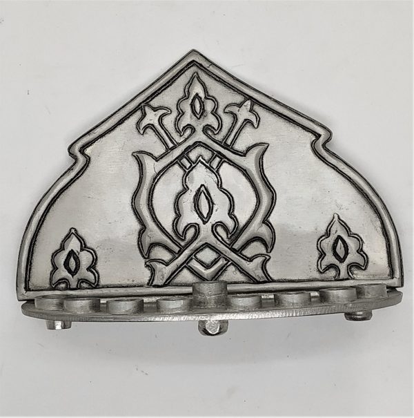 Menorah Pewter arabesque design handmade by the famous sculpture D. Jaron from Israel. Dimension 18.5 cm X 7 cm X 12.5 cm approximately.