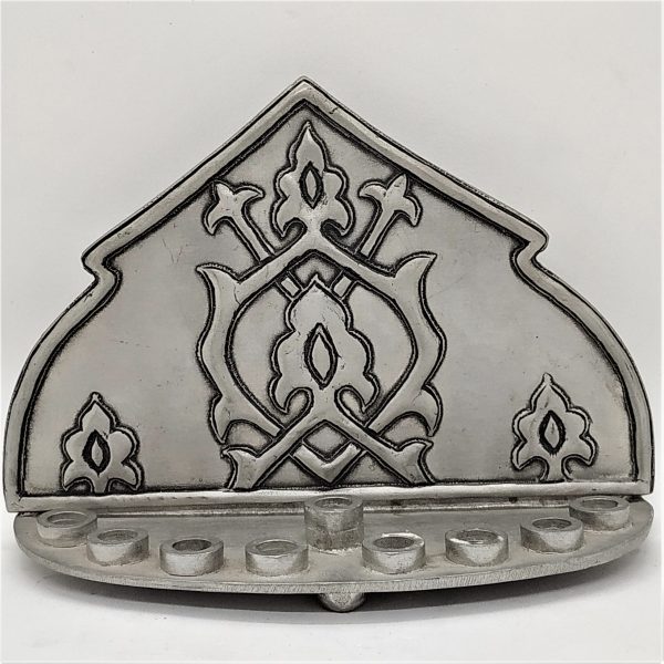 Menorah Pewter arabesque design handmade by the famous sculpture D. Jaron from Israel. Dimension 18.5 cm X 7 cm X 12.5 cm approximately.