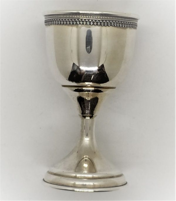 Handmade sterling silver Kiddush cup small size with Yemenite filigree design. Dimension diameter 5.4 cm X 9.4 cm approximately.