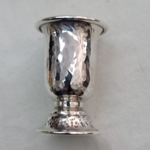 Handmade sterling silver cup small hand hammered design. Can serve as well for schnapps shots. Dimension diameter 4.1 cm X 5.8 cm.