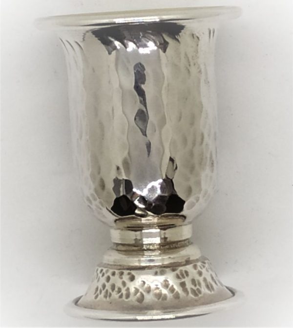 Handmade sterling silver cup small hand hammered design. Can serve as well for schnapps shots. Dimension diameter 4.1 cm X 5.8 cm.
