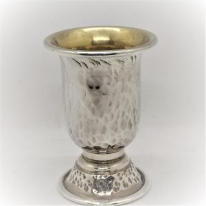 Handmade sterling silver cup small hand hammered design. Can serve as well for schnapps shots. Dimension diameter 4.1 cm X 5.8 cm.