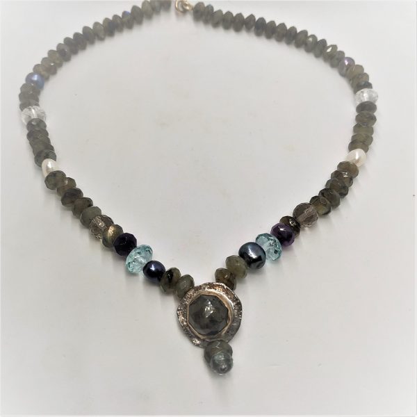 A contemporary beads Labradorite Pearls Amethyst necklace with center pendant silver and 14 carat gold set with Labradorite stone.