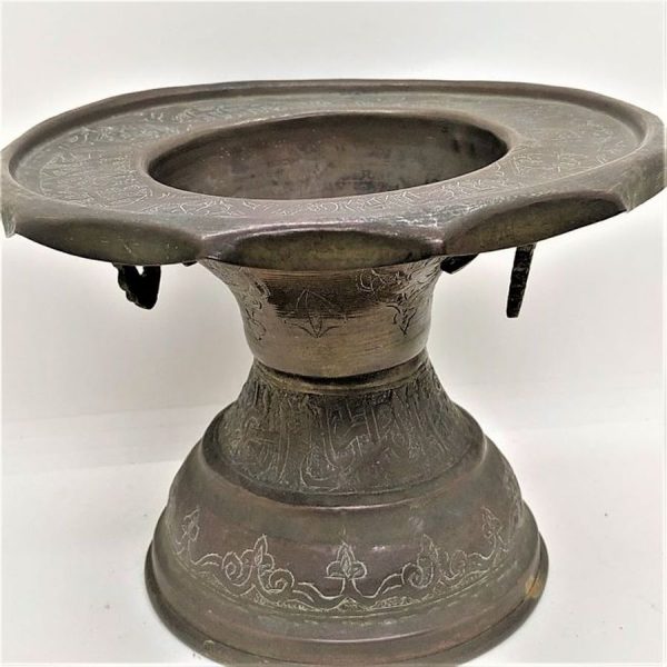 Original antique brass incense burner from Egypt early 20th century. Quotation from Korean are all around. Dimension diameter 17 cm X 15 cm.
