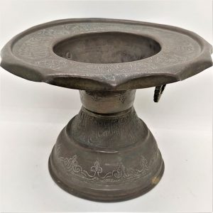 Original antique brass incense burner from Egypt early 20th century. Quotation from Korean are all around. Dimension diameter 17 cm X 15 cm .