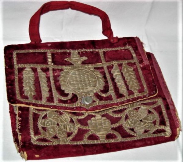 Vintage Moroccan Tallit Bag handmade red velvet and gold thread embroidered Magen David star and two flowers. Dimension 25 cm X 20 cm.