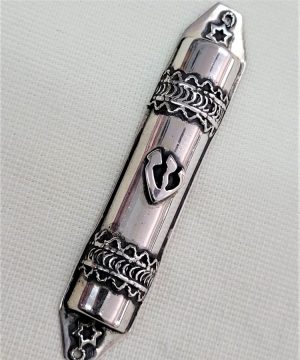 Handmade sterling silver Mezuzah vintage small Yemenite filigree made in Israel in the 1950's. Mezuzah suitable for parchment up to 5 cm.