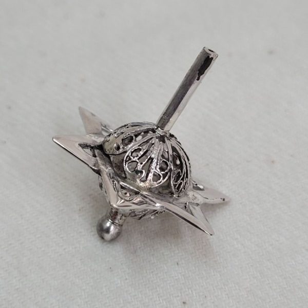 Handmade sterling silver fine Yemenite filigree Magen David star Dreidel filigree made by S. Ghatan Katan. Dimension 4 cm X 3.5 cm X 3.6 cm.