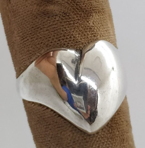Handmade sterling silver carved heart shape silver ring smooth contemporary style. Dimension 1.5 cm X 1.6 cm approximately.