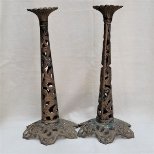 Handmade Vintage brass Sabbath candlesticks cut out design in magnificent condition.  Made in Israel early 20th century, 16 cm X 13 cm X 31 cm approximately.
