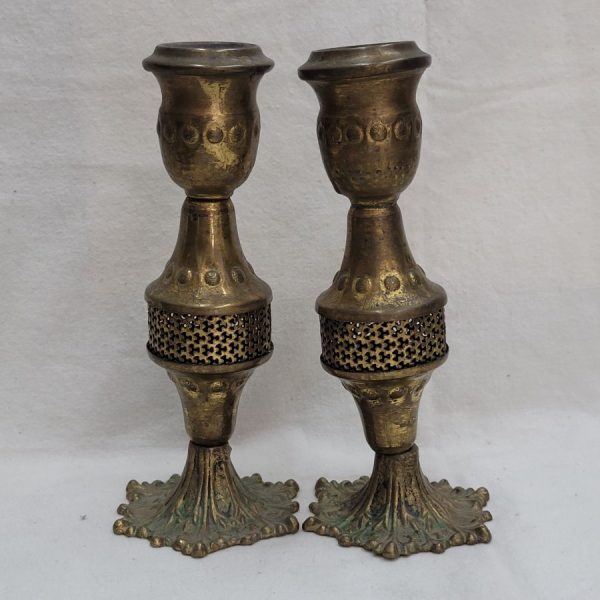 Handmade Vintage brass Sabbath candlesticks cut out design in magnificent condition.  Made in Israel early 20th century, diameter 8 cm X 18.8 cm.