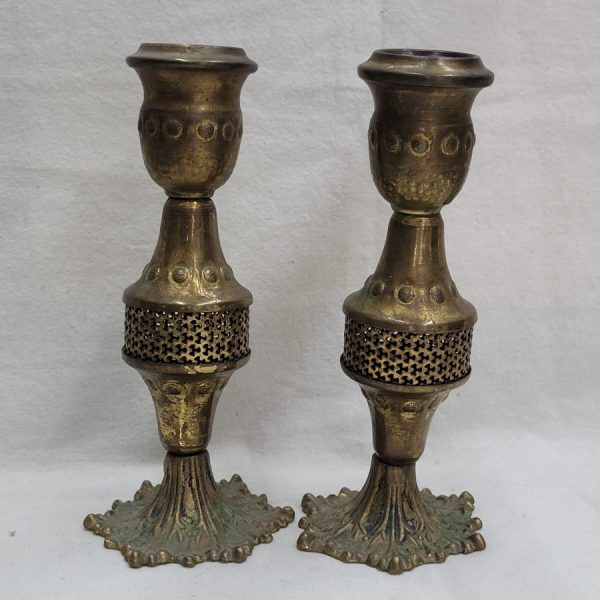 Handmade Vintage brass Sabbath candlesticks cut out design in magnificent condition.  Made in Israel early 20th century, diameter 8 cm X 18.8 cm.