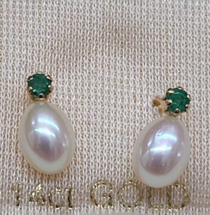 Handmade 14 carat gold Emerald Pearl stud earrings set with two green Emeralds and two drop pearls handmade.   Dimension 0.5 cm X 0.9 cm approximately.