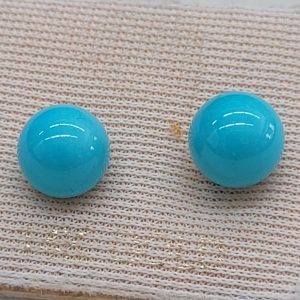 Handmade 14 carat gold stud earrings blue Turquoises stones set in gold round cabochon disk holding stone.   Dimension diameter 0.7 cm approximately.