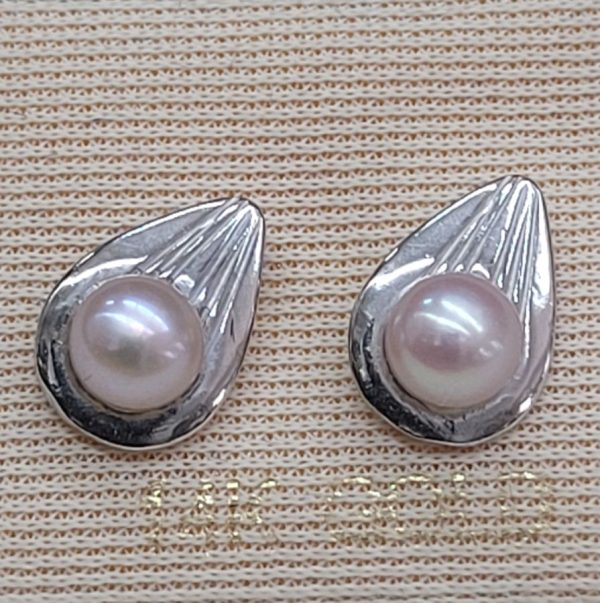 Handmade 14 carat white gold drop Pearls stud earrings with drop shape gold design holding the pearls.   Dimension 1.1 cm X 0.8  cm approximately.
