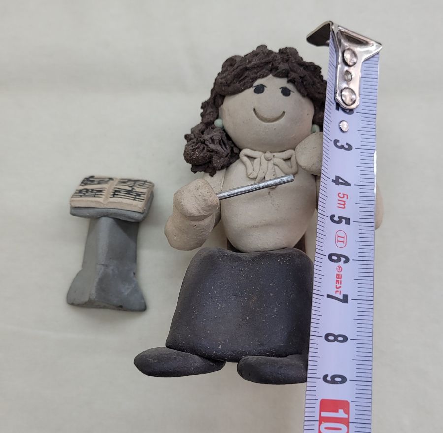 Ceramic sculpture Maestro Girl - Image 3