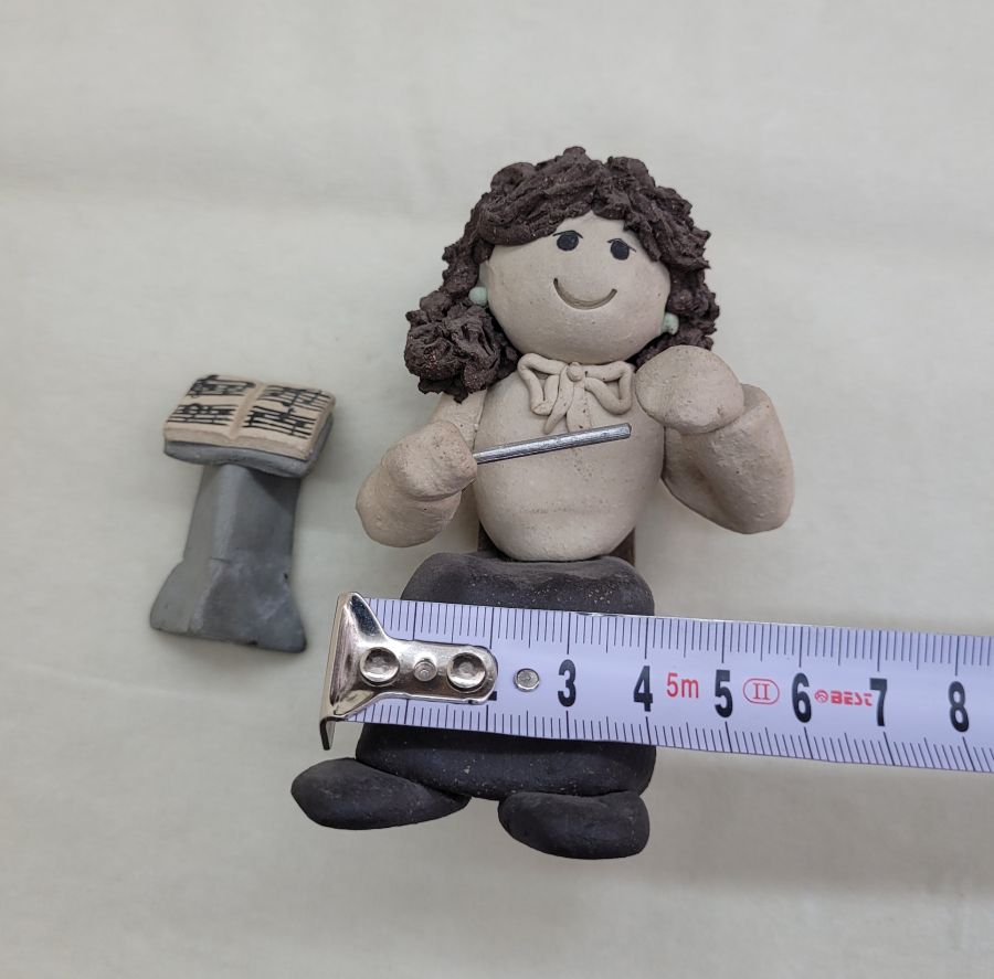 Ceramic sculpture Maestro Girl - Image 4