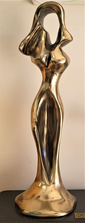 Fair lady bronze sculpture is an original and one of a kind made by Y. Ethan. He never duplicate his art works, 35 cm X 15 cm X 20 cm approximately.