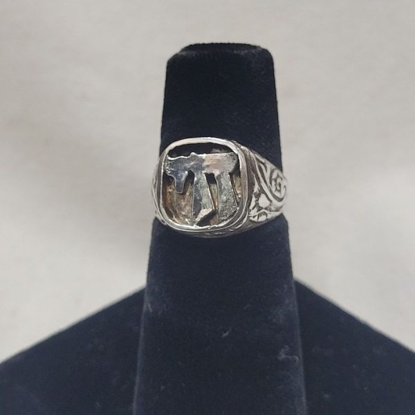 Handmade sterling silver ring Hay with engravings design  suitable for man finger. Dimension 1.1 cm X 1.1 cm approximately. European finger size 53, USA size 6.