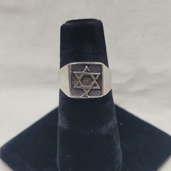 Handmade sterling silver square Magen David ring simple traditional design.  Dimension 1.2 cm X 1.2 cm approximately. European finger size 54, USA size 7.