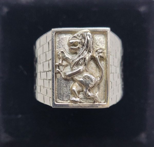 Handmade sterling silver Lion of Judah ring with the western wall engravings suitable for man finger.  Dimension 1.5 cm X 2 cm approximately.