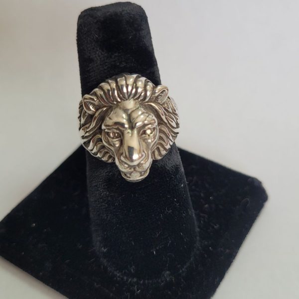 Handmade heavy solid sterling silver head of Lion of Judah ring  suitable for man finger.  Dimension 2 cm X 2 cm approximately.