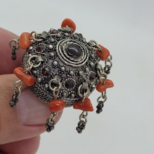Vintage dangling corals ring Yemenite filigree set with round cabochon Garnet stone was made in Israel in the 1950's by Yemenite Jews.