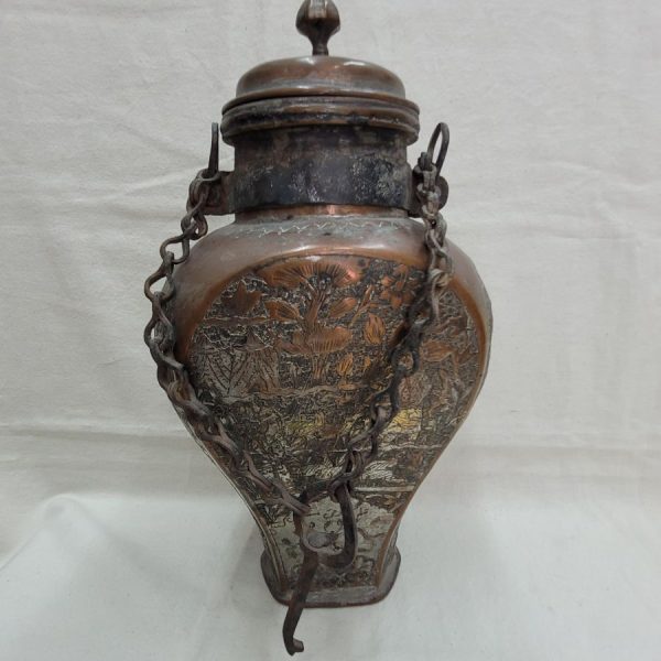 Handmade copper silver plated vintage camel water canteen 19th century Qajar Middle Eastern. Dimension 30 cm X 15 cm X 11 cm approximately.