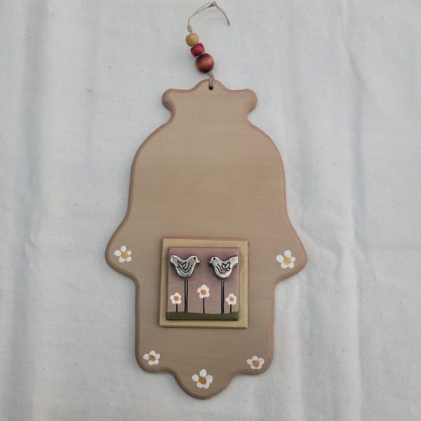 The artist has added to the hamsa Chamsa wood and metal two silver plated metal doves. Hamsa is considered as an amulet to protect from the evil eye.
