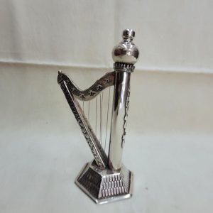 Handmade sterling silver harp Havdalah box shaped as King David harp, intricate fine design. Dimension 4.6 cm X 6 cm x 13.8 cm approximately.