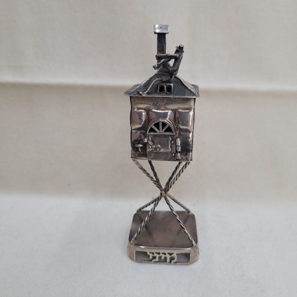 Handmade sterling silver fiddler Havdalah Bessamim box, fiddler on the roof design elevated by 4 silver twisted wires, 4 cm X 4 cm x 13.5 cm approximately.