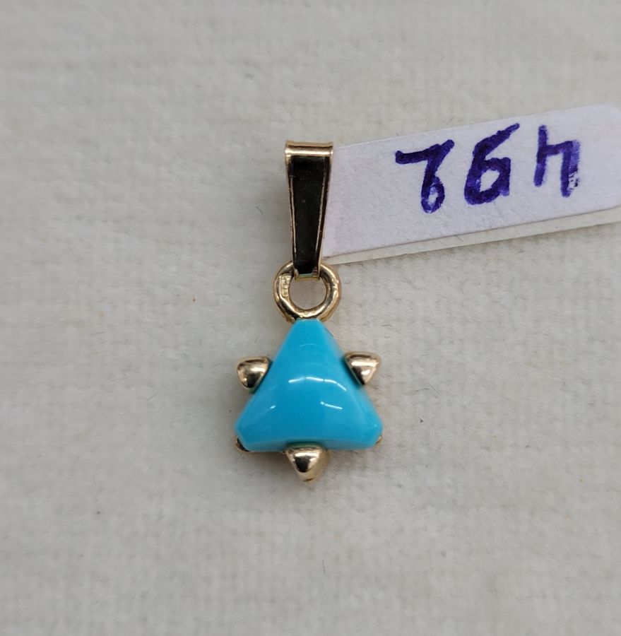 Handmade 14 carat gold Magen David star Turquoise triangle shape blue Turquoise forming a David star pendant, 0.7 cm X 1.6 cm X 0.3 cm approximately.