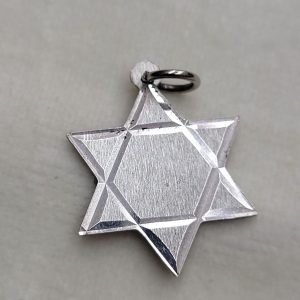 Traditional design Magen David star pendant silver sterling diamond cut and sand finish handmade. Dimension 1.9 cm X 2.8 cm X 0.165 cm approximately.