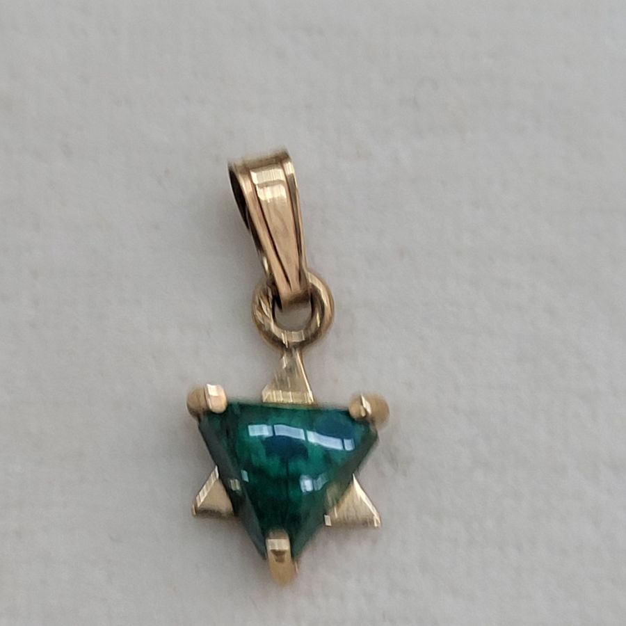 Handmade 14 carat yellow solid gold Magen David star Elat stone triangle shape green Elat stone forming a David star pendant.