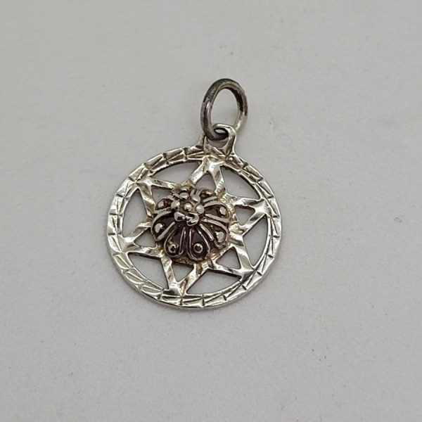 Handmade sterling silver round MagenDavid pendant filigree Yemenite classic fine filigree with 3 dimension height, 2.2 cm X diameter 1.6 cm X 0.4 cm.