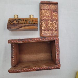 Handmade and painted traveling Shabbat candleholders wood box original design made by Uriah. Dimension 9.4 cm X 6.4 cm X 6 cm approximately.