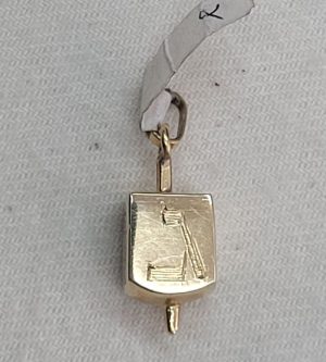 Contemporary 14 carat gold pendant Dreidel Sevivon handmade with engraved letters " great miracle happened here", 2.5 X 0.85 cm X 0.85 cm approximately.